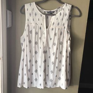 White sleeveless shirt